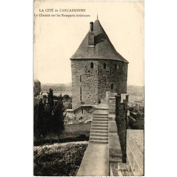 1910- LA CITÉ de CARCASSONNE Le Chemin sur les Remparts intérieurs Postcard - Picture 1 of 2